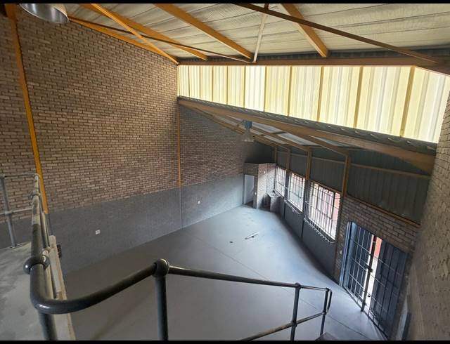 136M² WAREHOUSE TO LET IN HALFWAY HOUSE